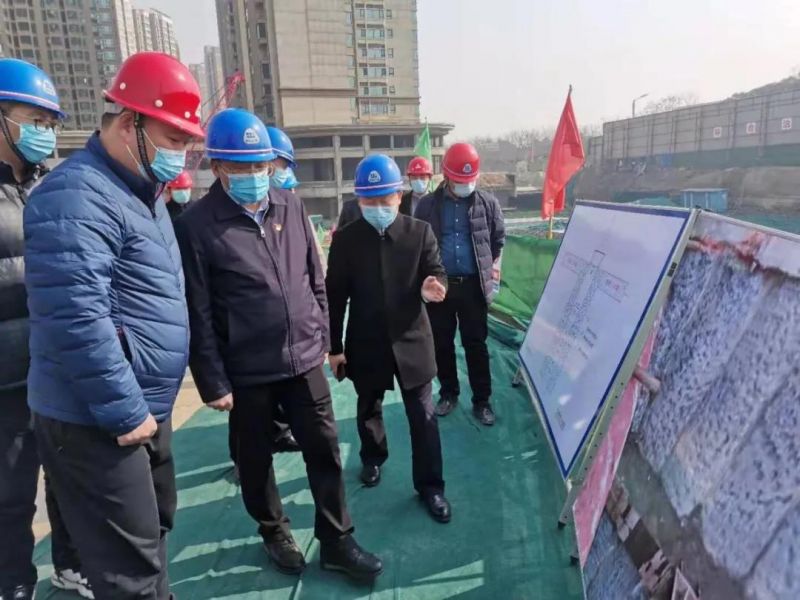 市委常委、市政府黨組成員魏建平調研左掖門(mén)游園停車(chē)場(chǎng)項目建設工作
